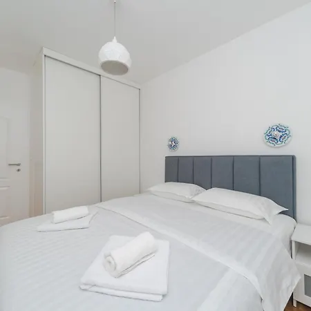 New Renovated Modern Cozy Mediterranean 42m2 Flat Free Parking *